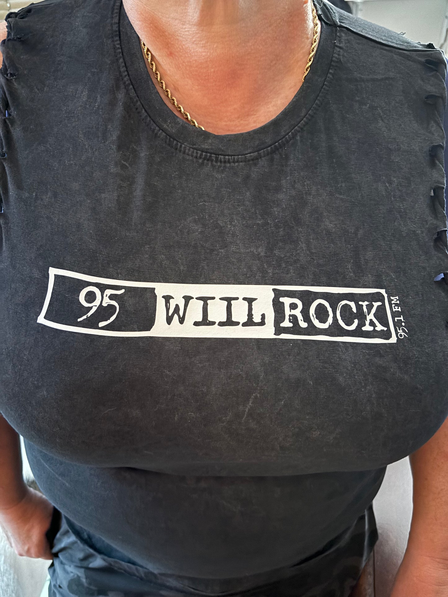 95 WIIL Rock Womens Scalloped Edge Tank