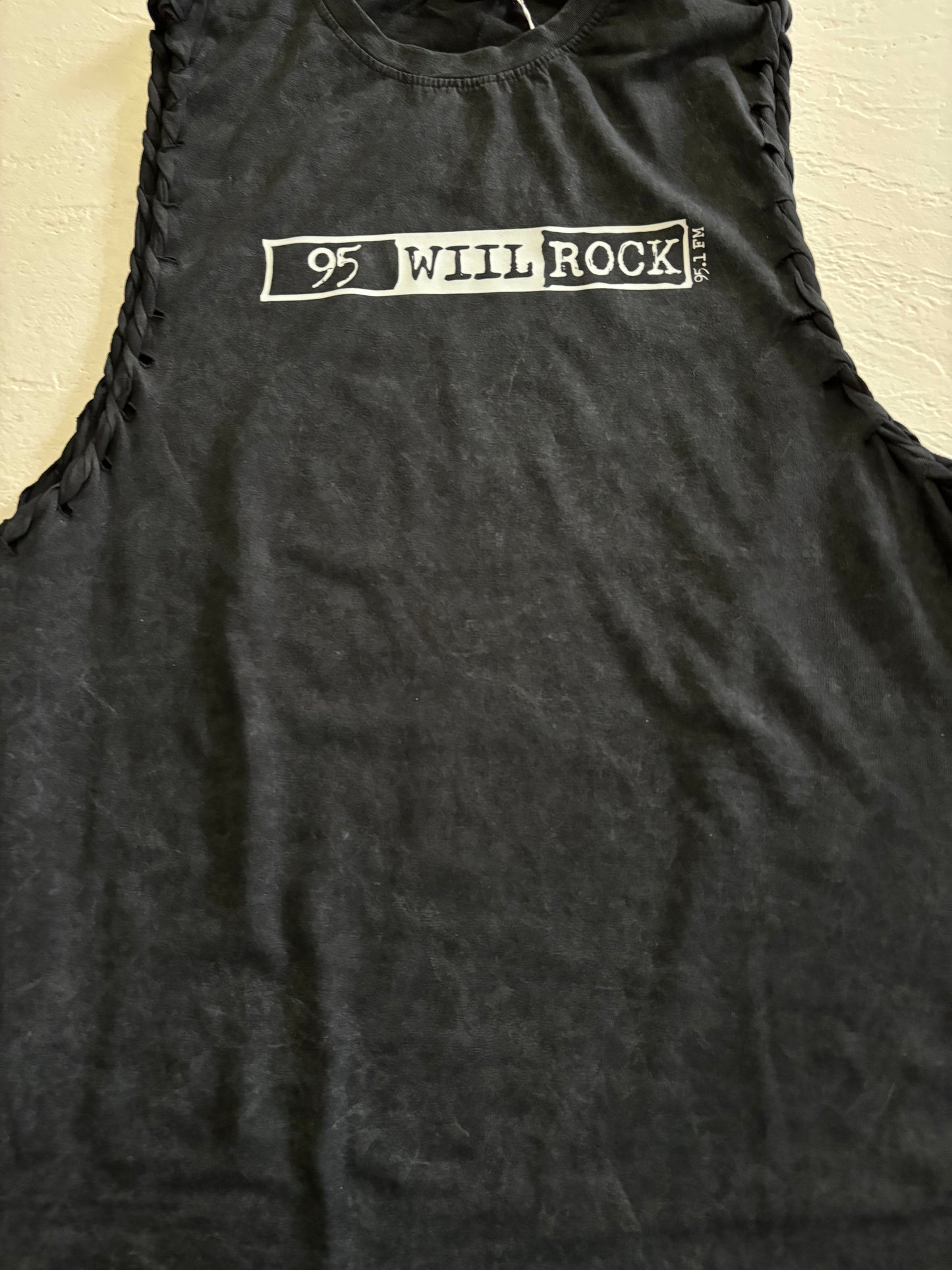 95 WIIL Rock Womens Scalloped Edge Tank